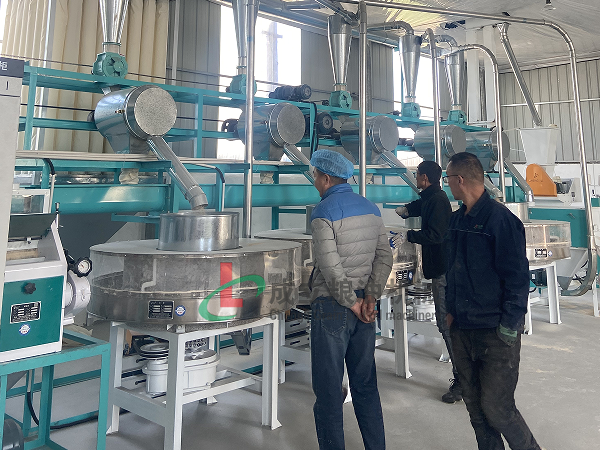 鶴壁客戶訂購4+2組石磨面粉機，運行良好